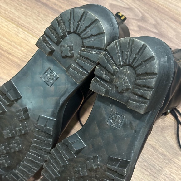 Dr. Martens Leona 7 Hook Boots in Black Size 10 - Picture 13 of 16